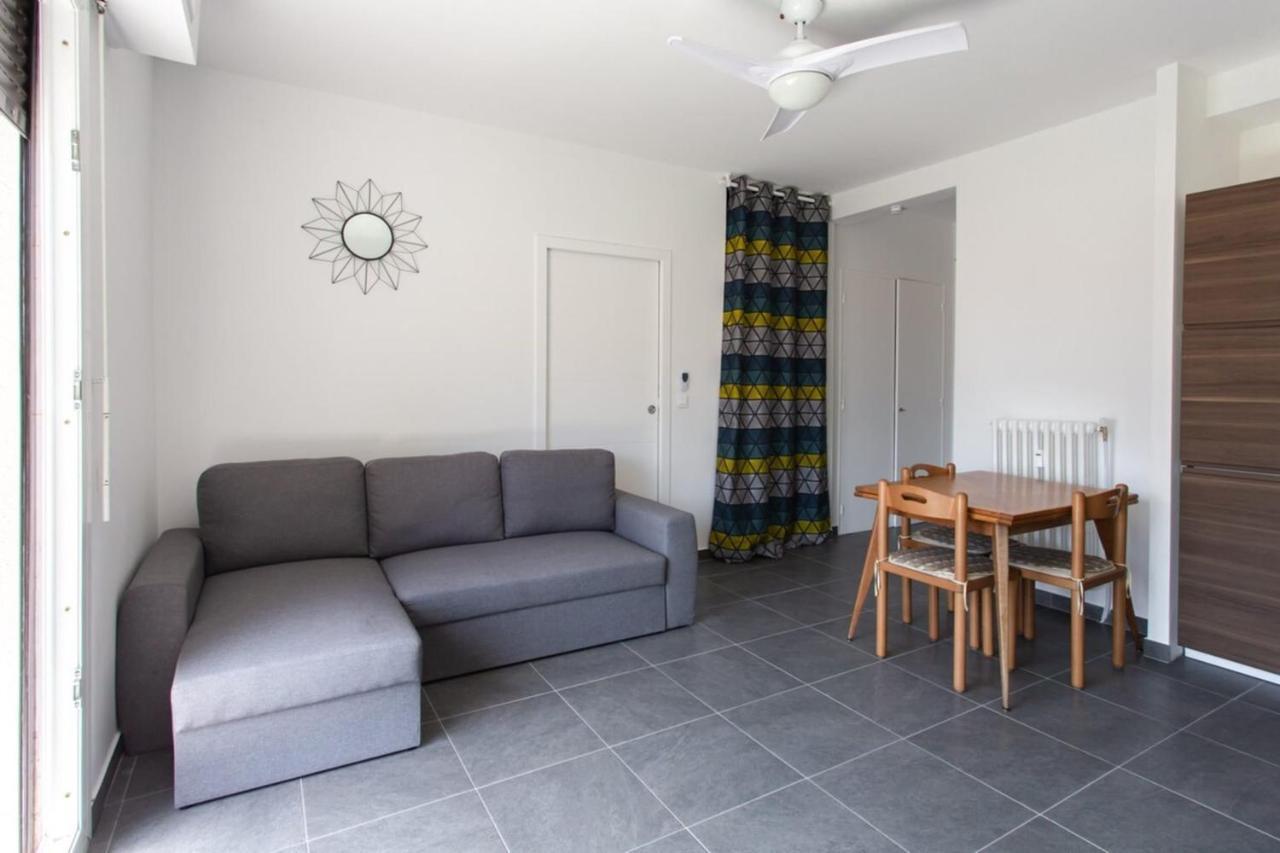 Charming Furnished With A Balcony In A Quiet Area Apartamento